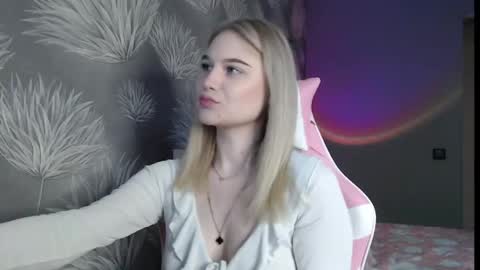 ariavelvets online show from May 11, 10:33 am