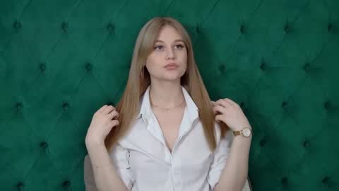 Snapshot of ariawell chatting on October 7, 5:31 pm Aria online show from October 7, 5:31 pm