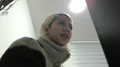 Snapshot of aribunnie chatting on September 19, 5:00 am Ari Bunnie  online show from September 19, 5:00 am