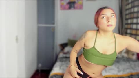 Snapshot of ariell_rose1 chatting on December 6, 4:52 am Stephany online show from December 6, 4:52 am
