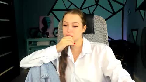 arielsykes online show from September 18, 1:59 pm