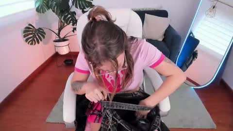 Ari  online show from January 15, 7:33 pm