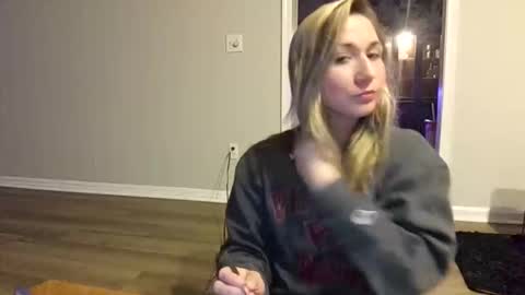 airskiii online show from December 19, 4:52 am