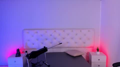 Aron cruz  online show from November 11, 1:46 pm