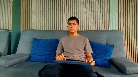 aron_pulse online show from February 12, 1:47 pm