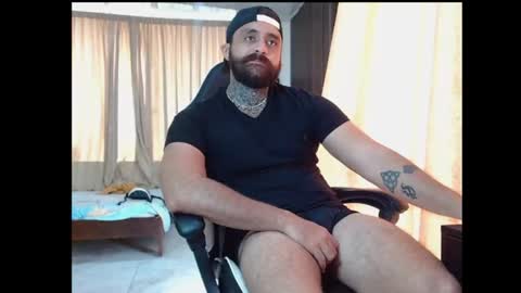 Snapshot of aronmiller404 chatting on October 26, 6:29 pm aronmiller online show from October 26, 6:29 pm