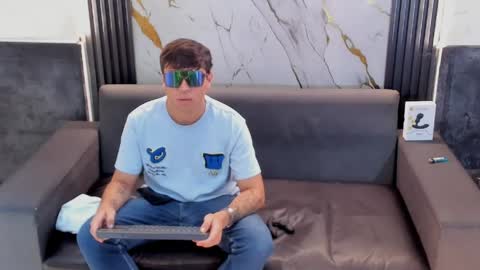 Aroon   online show from April 23, 4:53 am