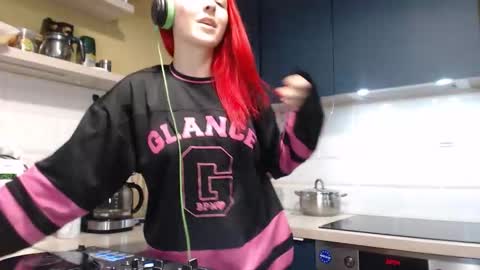 arri_ella online show from December 5, 2:00 am