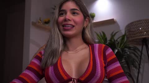 Snapshot of artemia_ chatting on December 17, 1:50 am Amanda online show from December 17, 1:50 am