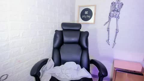 Snapshot of artenisa_tay69 chatting on October 18, 4:05 am artenisa_tay69 online show from October 18, 4:05 am