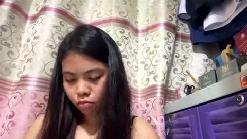 Layla online show from January 19, 1:21 pm