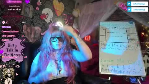 ArtsyHeartsyy online show from November 15, 2:57 am