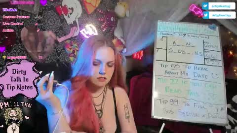 ArtsyHeartsyy online show from November 11, 2:14 am