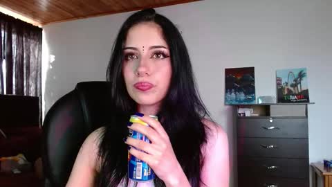   Independent Model online show from December 16, 9:32 pm