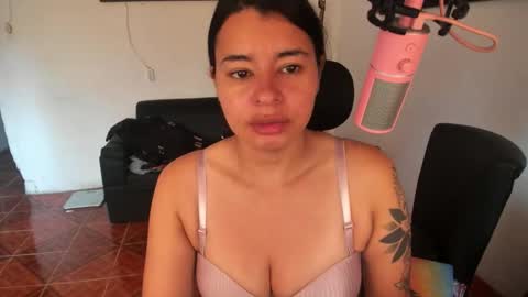 Snapshot of arya_miller chatting on October 4, 1:42 pm Arya Miller online show from October 4, 1:42 pm