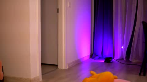 Lunaa  online show from November 19, 9:13 pm