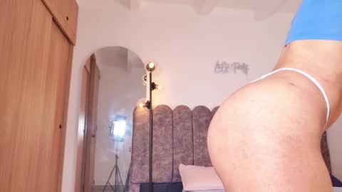 aryascollins online show from January 14, 3:14 am