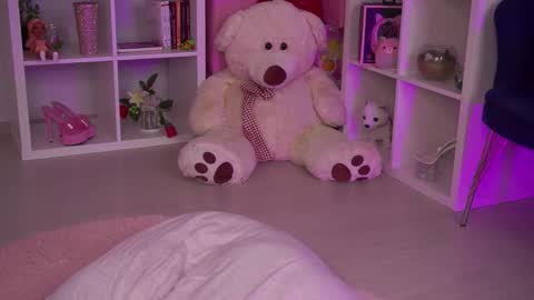 Aria online show from October 5, 10:01 am