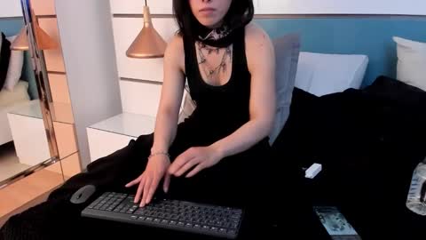 Ashkoreh online show from November 19, 7:23 pm