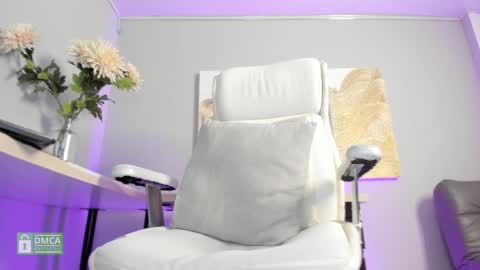 Snapshot of ashleey_thompsonn chatting on February 9, 10:20 am Ashley online show from February 9, 10:20 am