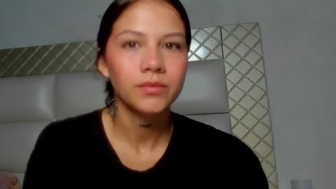 Snapshot of ashleytravis_ chatting on October 19, 11:42 pm online show from October 19, 11:42 pm