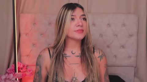 Ashley Lauren online show from February 27, 7:19 am