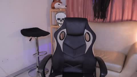 Ashley Lauren online show from October 17, 4:38 am