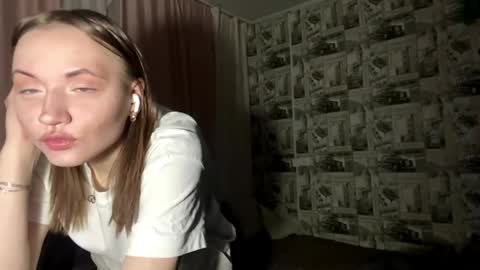 Lily online show from April 1, 5:21 pm