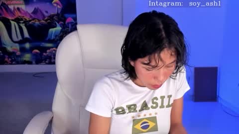 Snapshot of ashlleycam chatting on February 12, 2:03 am Fer online show from February 12, 2:03 am