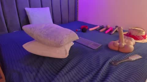 ashlye_miller_ online show from May 29, 2:09 am