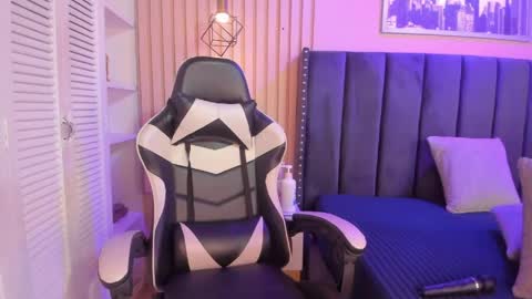 ashlye_miller_ online show from May 26, 7:42 pm