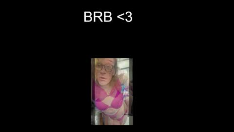 Snapshot of ashmomo chatting on February 10, 6:35 pm ashmomo online show from February 10, 6:35 pm