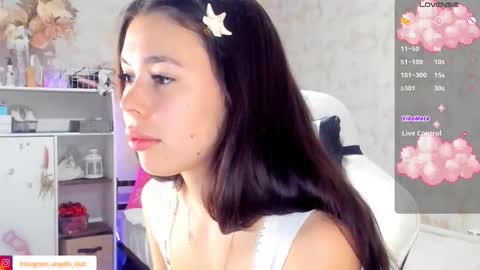 Snapshot of asian_angell chatting on October 29, 11:34 am adeline online show from October 29, 11:34 am