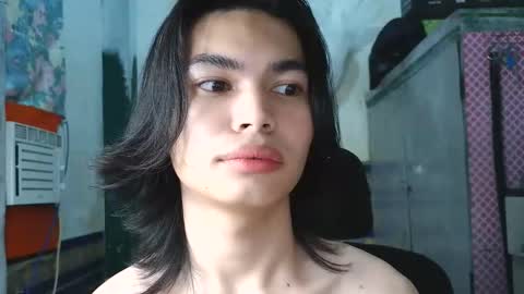 asian_babyboi online show from December 15, 8:05 pm