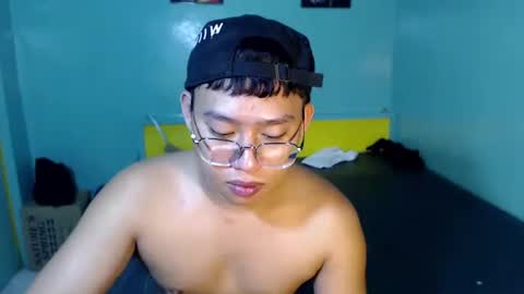 asian_walker online show from May 8, 5:18 pm