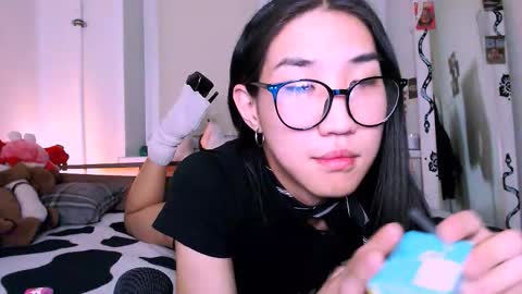 asiancvnt online show from February 12, 9:07 pm