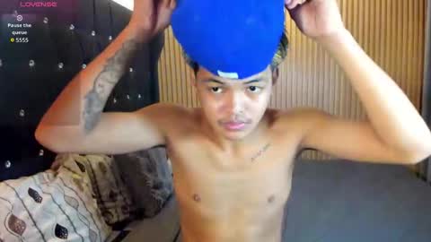 VICTORIA SCOTT online show from November 17, 1:03 pm