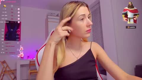 Snapshot of askcaroline chatting on September 25, 5:20 pm Caroline online show from September 25, 5:20 pm