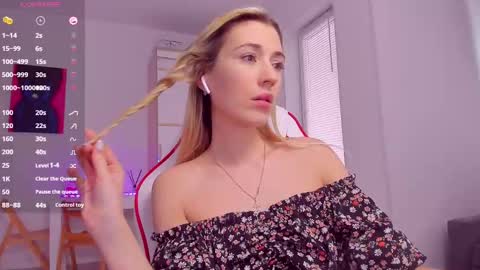 Snapshot of askcaroline chatting on March 2, 11:18 am Caroline online show from March 2, 11:18 am