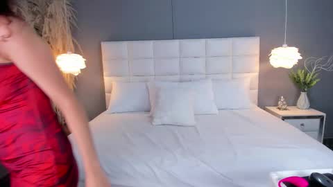 A S L Y   S A N D E R online show from February 6, 4:38 am