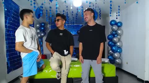 Snapshot of asmodeus7100 chatting on February 15, 12:15 am THOMAS AND DAMIAND online show from February 15, 12:15 am