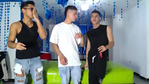 Snapshot of asmodeus7100 chatting on February 21, 12:05 am THOMAS AND DAMIAND online show from February 21, 12:05 am