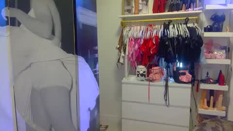 iwantaspen online show from February 27, 1:30 am