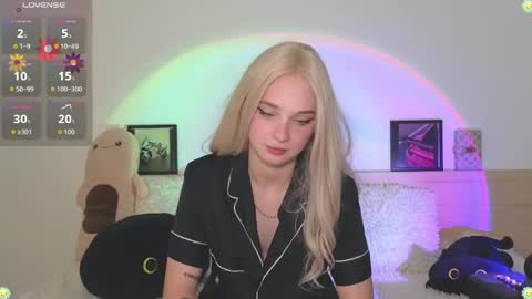 Maya online show from May 9, 9:32 pm