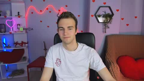 astren online show from April 14, 5:44 am