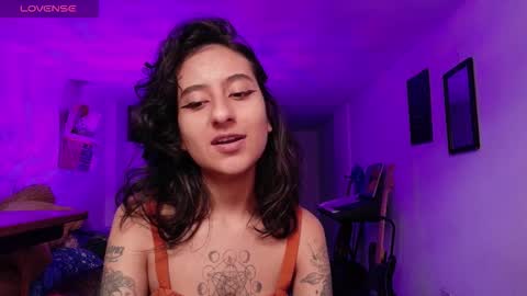 Atenea online show from December 5, 9:45 pm