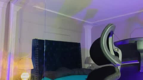 Athenea sky  online show from December 22, 9:54 pm