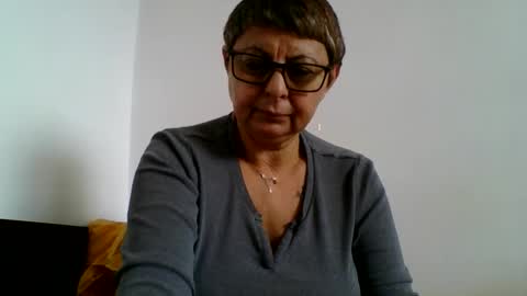 Snapshot of atikaarea chatting on October 26, 9:21 am atikaarea online show from October 26, 9:21 am