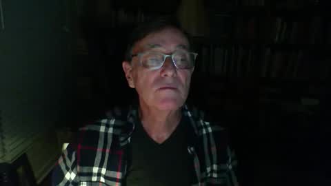 Snapshot of atlhung9 chatting on October 22, 11:17 pm Atlhung9 online show from October 22, 11:17 pm