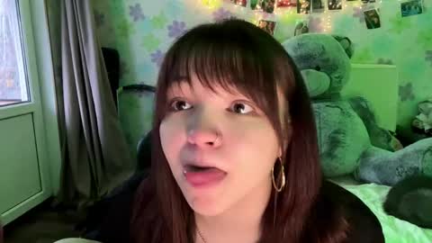 Mary online show from April 23, 1:24 pm